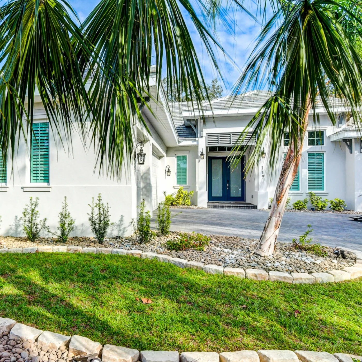 Sarasota Luxe — Front exterior